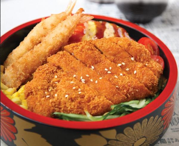 吉列豬扒炸蝦蛋包飯 獨家優惠價︰HK$ 36