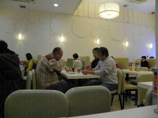裝修後的樂斯餐廳,環境整潔。
