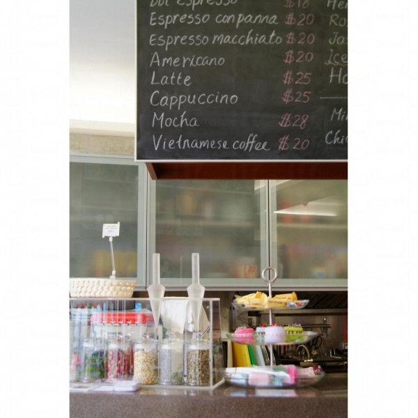 店內 cafe 亦提供各式精緻甜品。