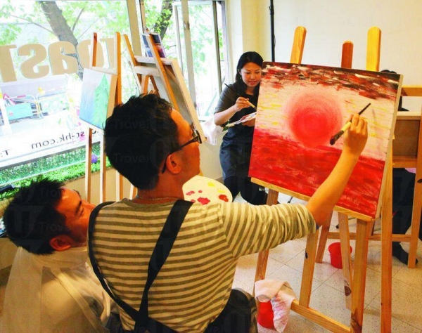 邊畫邊互相給予意見,享受時光。