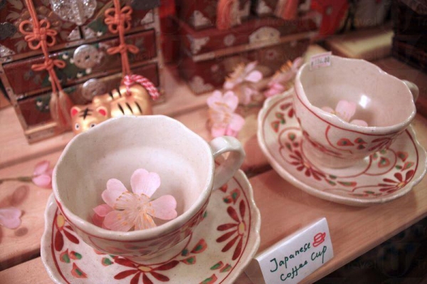 店裡還有售賣各式咖啡杯,充滿日本風。