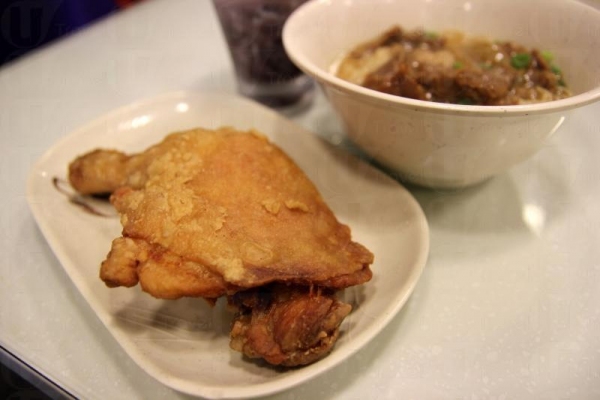 即叫即生炸的雞髀,熱呼呼兼皮脆肉滑。