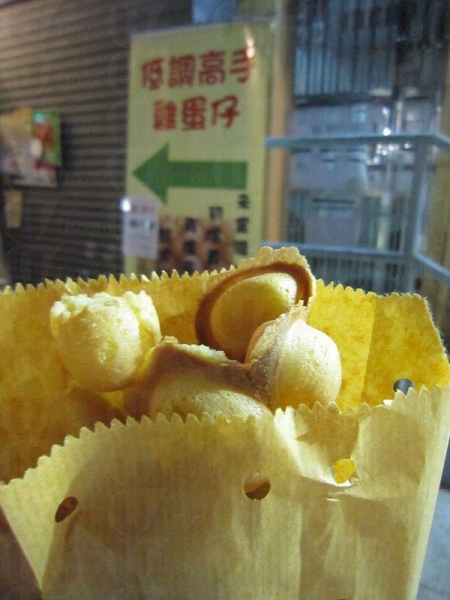 「低調高手大街小食」的雞蛋仔外脆內軟,深受歡迎。