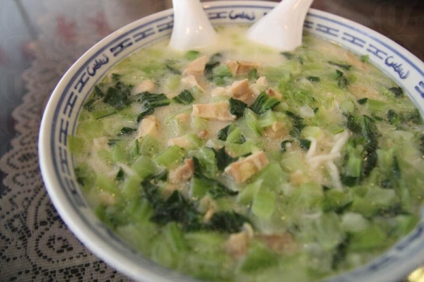 足料名物--嫩雞煨麵,分量足已讓 3 個女仔填飽肚子。