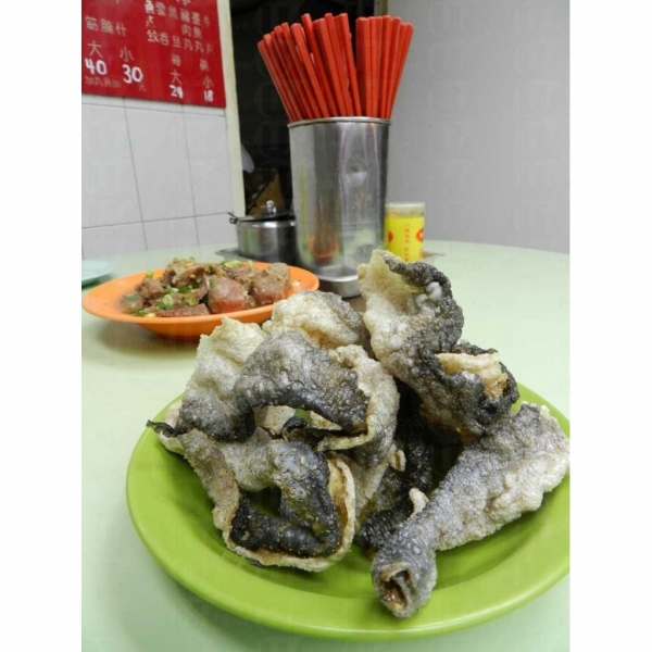 新鮮出爐炸魚皮,每碟 $7。