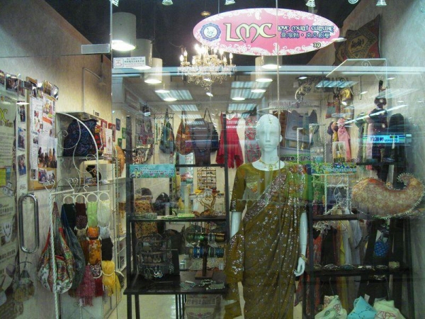愛服飾.南亞創藝於 2007 年 1 月成立,以商業模式營運。