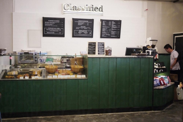 Classified Horizon Plaza 座位全部是店中出售的梳化,大部分都是過萬元的貨色