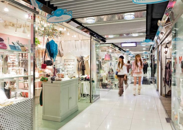 潮流精品店提供每季必買流行配飾。 圖:恆隆地產