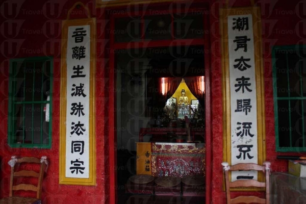 香海慈航後有一「潮音淨院」,但平日有鐵閘鎖上。