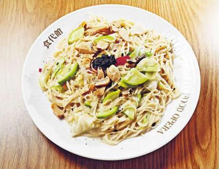 白汁黑松露雜菌天使麵($45):用白汁炒香過的配菜和意粉,再以意大利黑松露醬點綴,增添名貴。(旺記冰室)