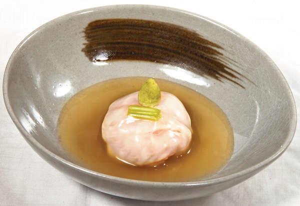 【左口魚道明寺蒸(Omakase菜式)】把左口魚打成魚丸,包着糯米來蒸,又鬆軟又黏糯。