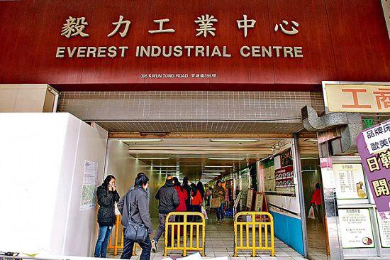 此工廈人流旺,而且每層單位眾多,大部分是貿易公司、時裝店等,極少食店。剛好在 Eddie 同層的有一間 Cooking Studio 和 Cafe,都是他開了店後,才出現的。
