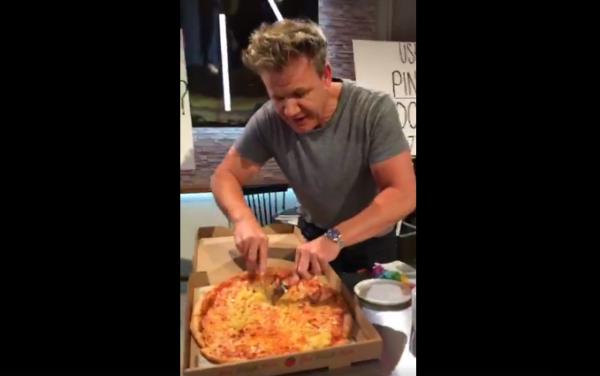 Gordon Ramsay找數真漢子!為慈善願賭服輸直播食菠蘿Pizza