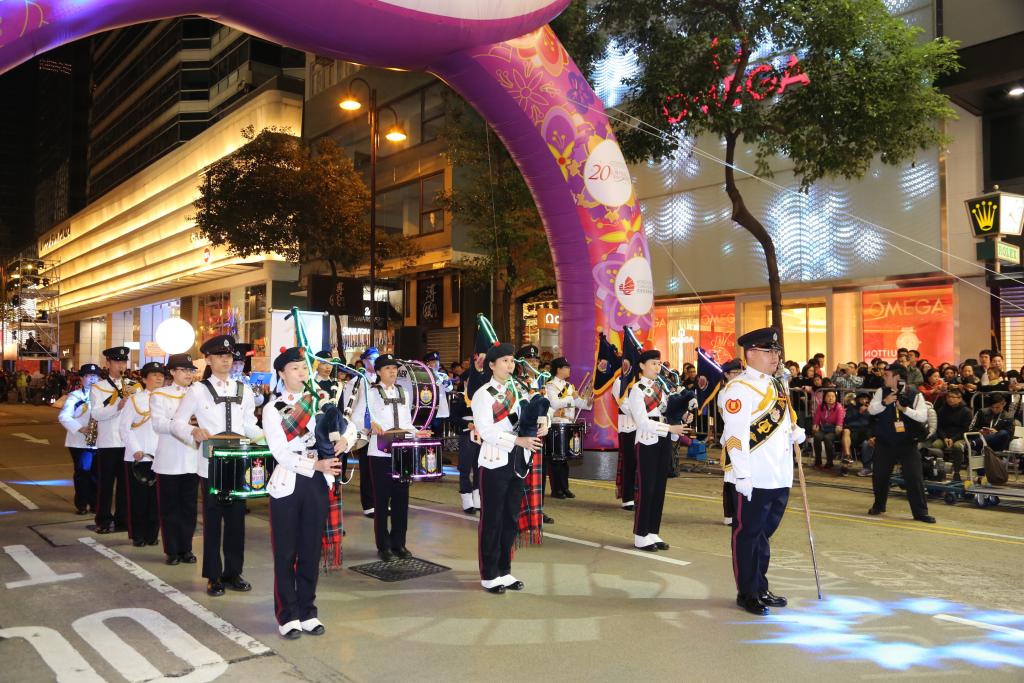 尖沙咀新年花車巡遊 Sanrio明星隊 特技表演 舞蹈雜耍 港生活 尋找香港好去處