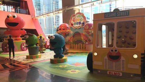 九龍灣芝麻街遊樂園 15呎巨型Elmo+Cookie Monster波波池