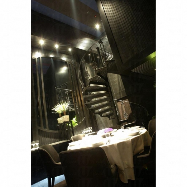 酒店內的 JJ's 酒吧。
