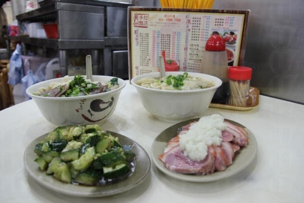 蘭州拉麵店雖然是小店格局,卻煮出濃厚西北風味。