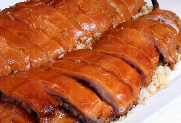 炒飯吸收了乳豬內的精華,香味四溢。
