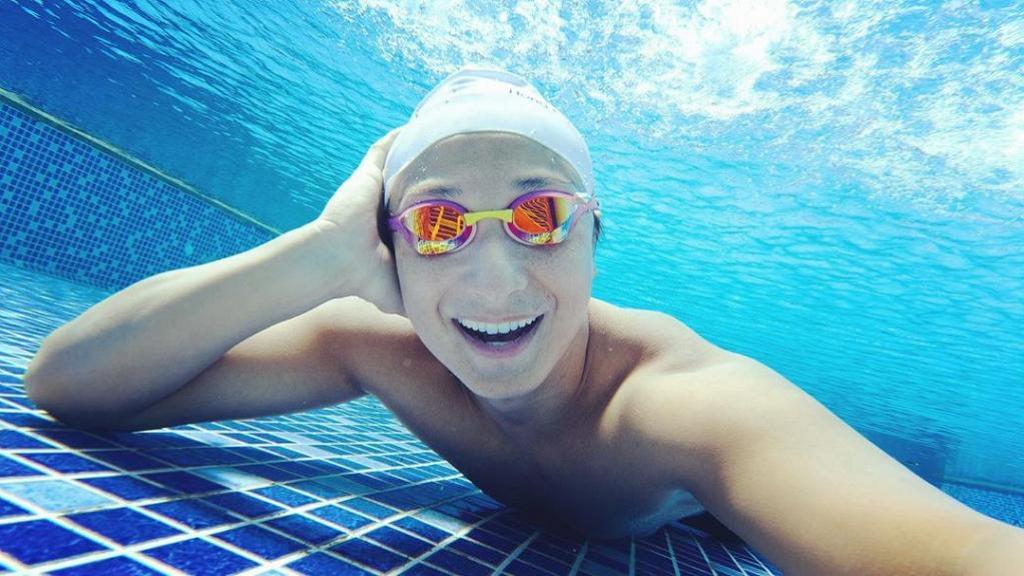 方力申退役15年後復出泳壇參賽　「飛魚王子」寶刀未老成功奪金牌