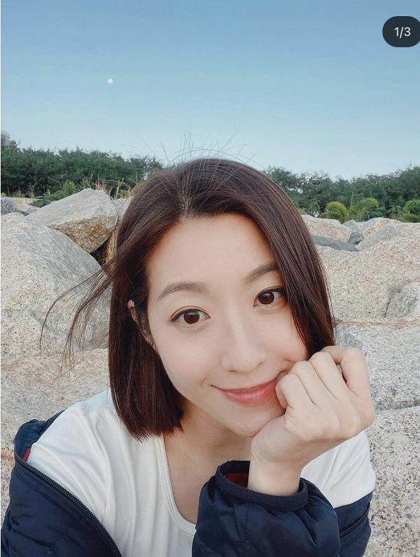 王浩信夺视帝台上多谢老婆陈自瑶似乎唔领情 yoyo深夜发文继续补刀